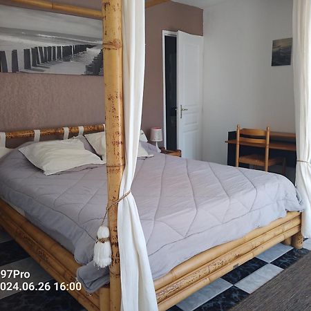 Appartements Dans Residence Avec Piscine - Mer A 500M Sainte-Marie Exterior foto