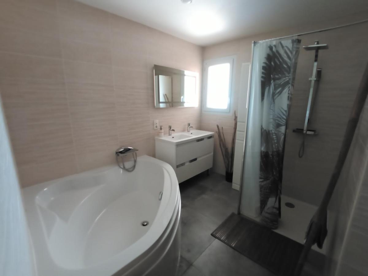 Appartements Dans Residence Avec Piscine - Mer A 500M Sainte-Marie Exterior foto