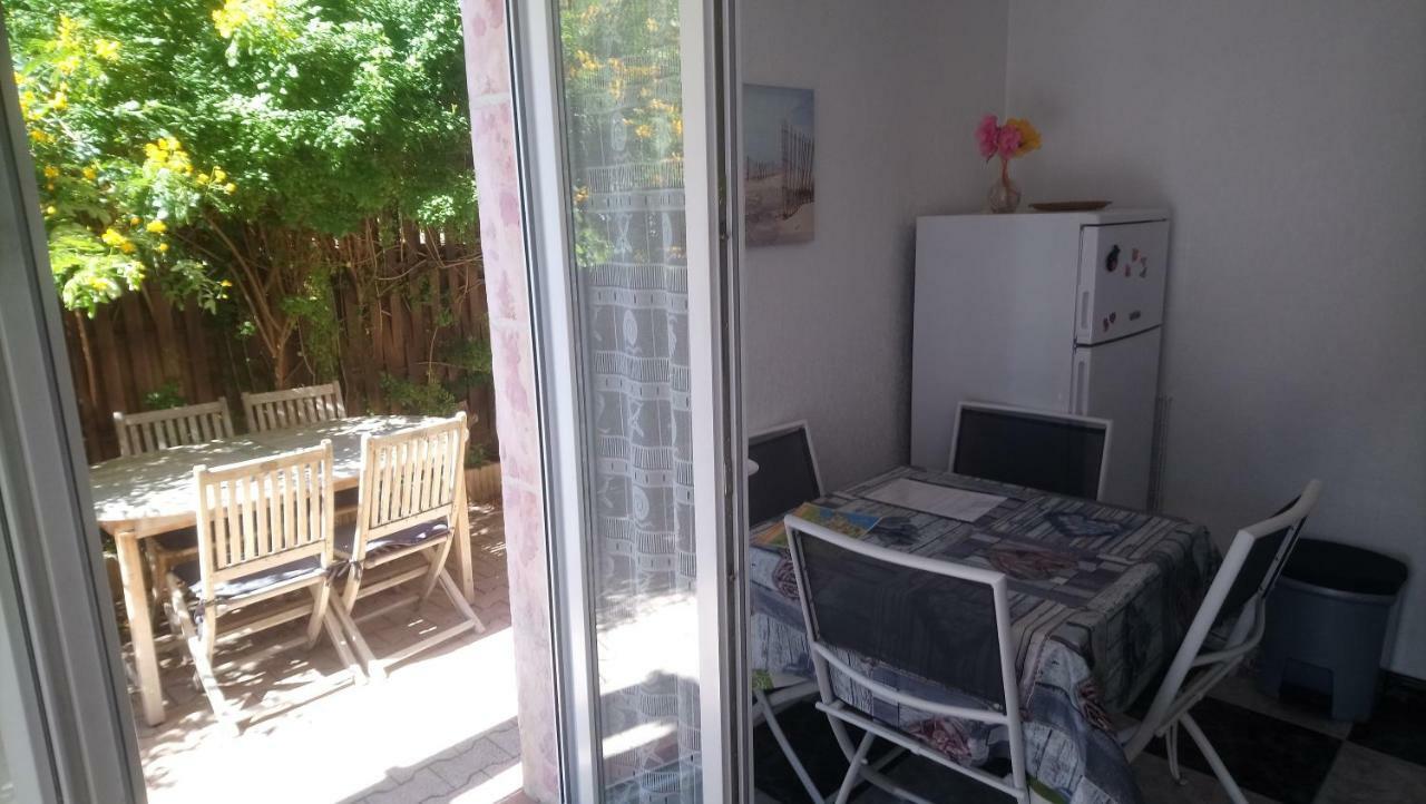 Appartements Dans Residence Avec Piscine - Mer A 500M Sainte-Marie Exterior foto